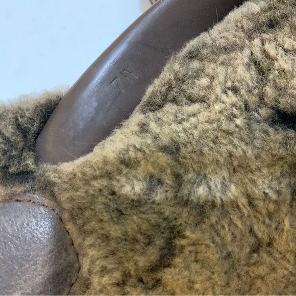 Brown Ugg Fuzzy Flip Flops size 7 W - Picture 4 of 6